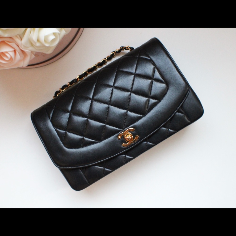 ❌RSVD❌Chanel Medium Diana Black Lambskin GHW